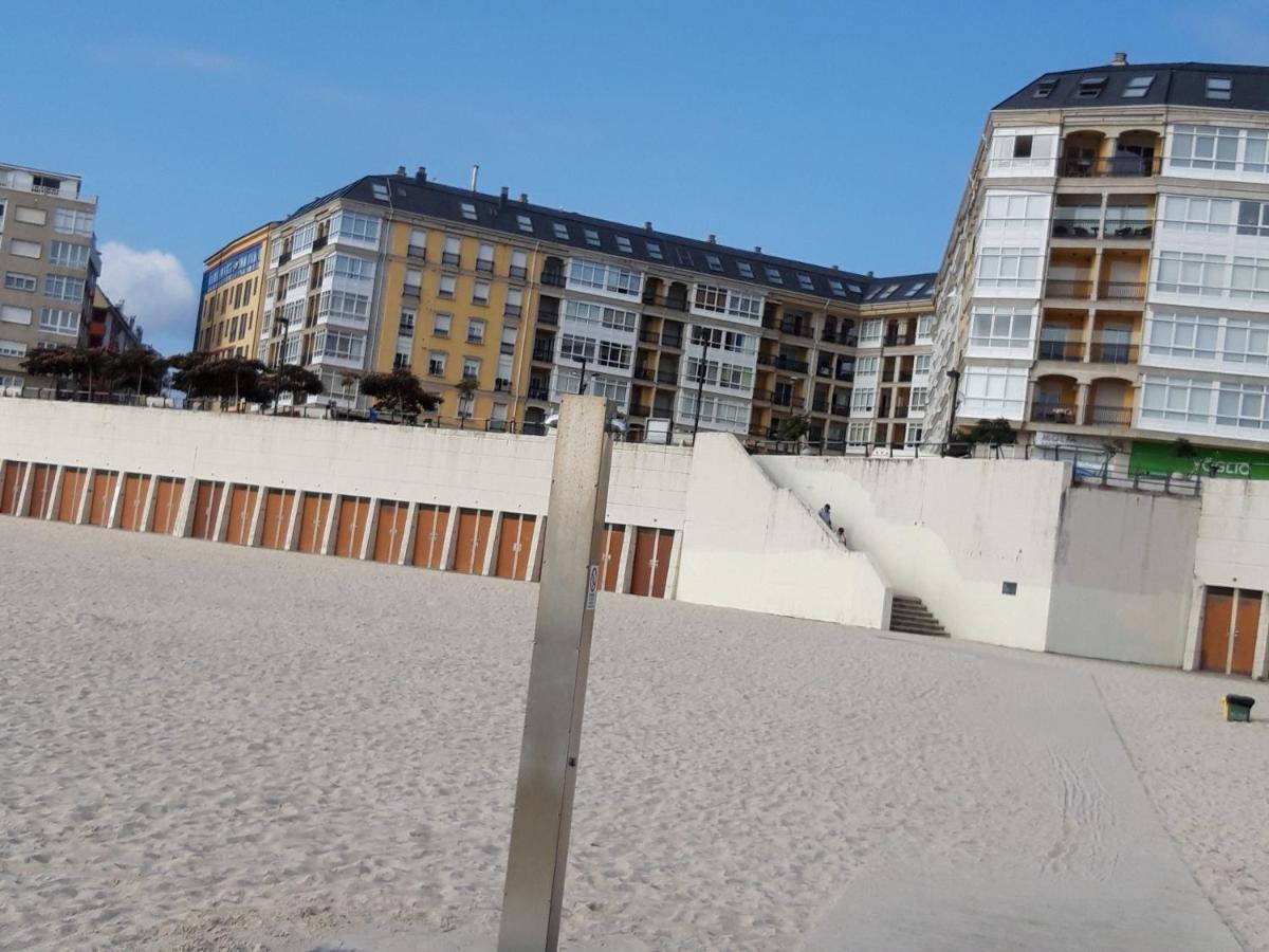 En primera linea de la playa Rapadoira Foz Exterior foto